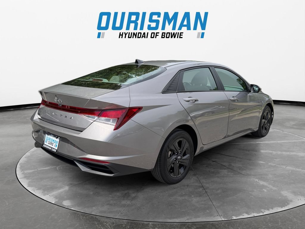 Used 2023 Hyundai Elantra SEL w/ Preferred Accessory Package FWD image 6