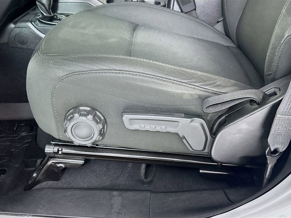 Used 2018 Jeep Wrangler Unlimited Sahara w/ Uconnect 4C Nav & Sound Group image 20