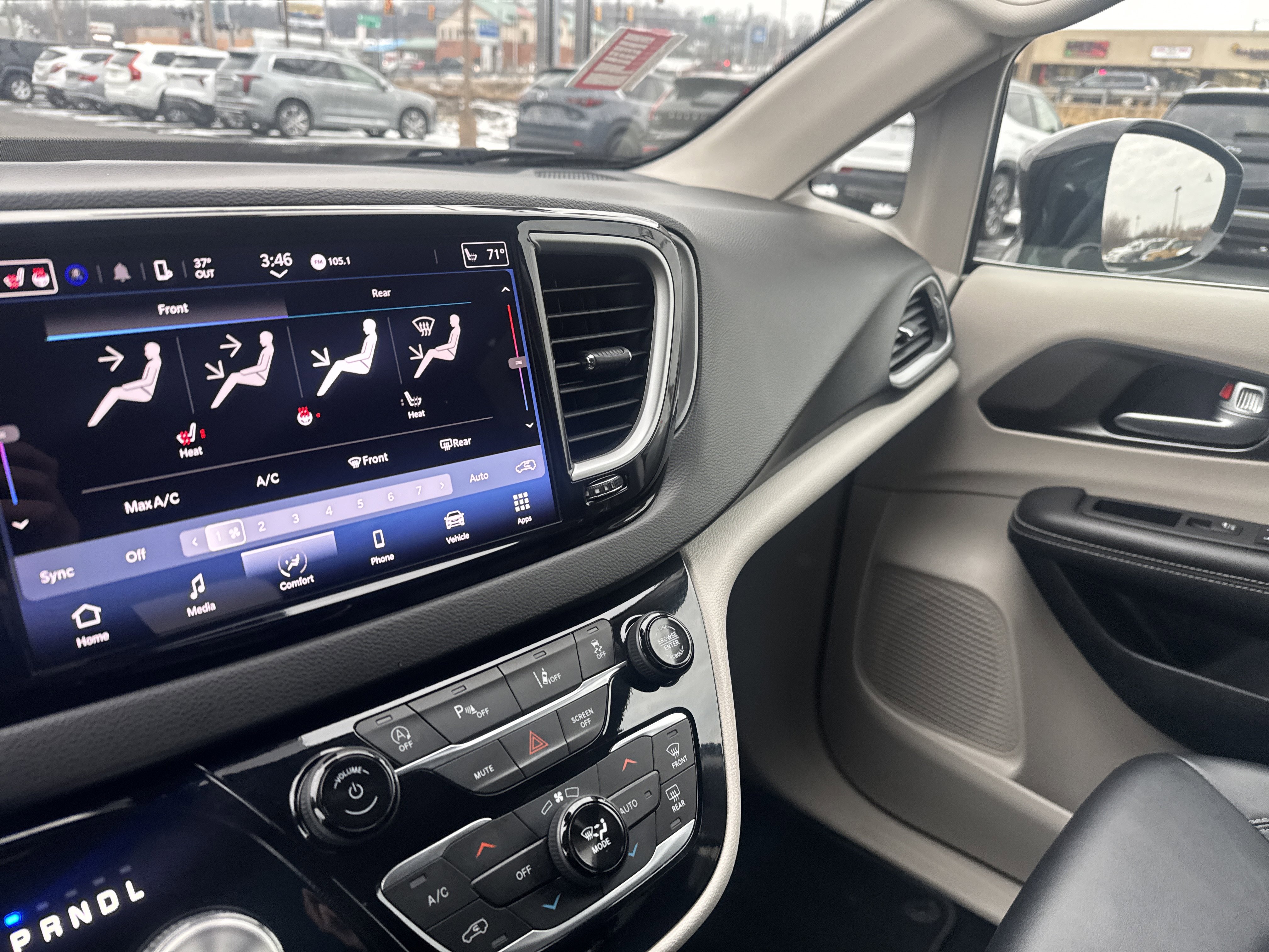 Used 2024 Chrysler Pacifica Touring-L image 23