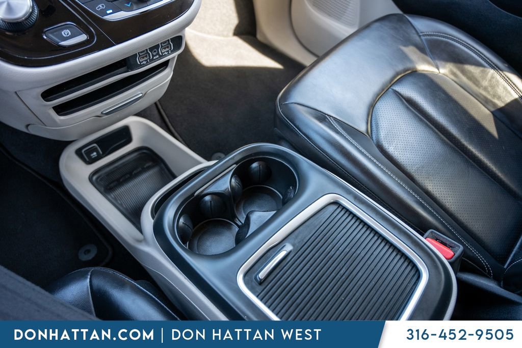 Used 2023 Chrysler Pacifica Touring-L image 15