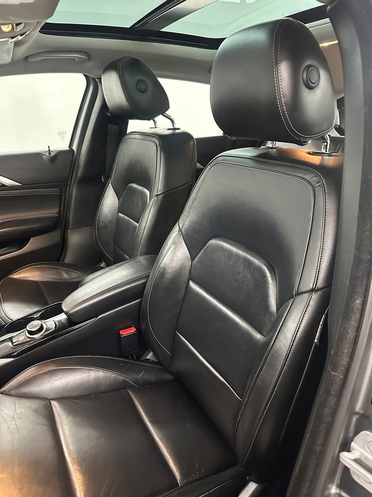 Used 2017 INFINITI QX30 Premium w/ Navigation Package image 13