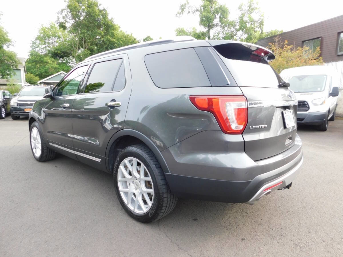 Used 2017 Ford Explorer Limited image 3