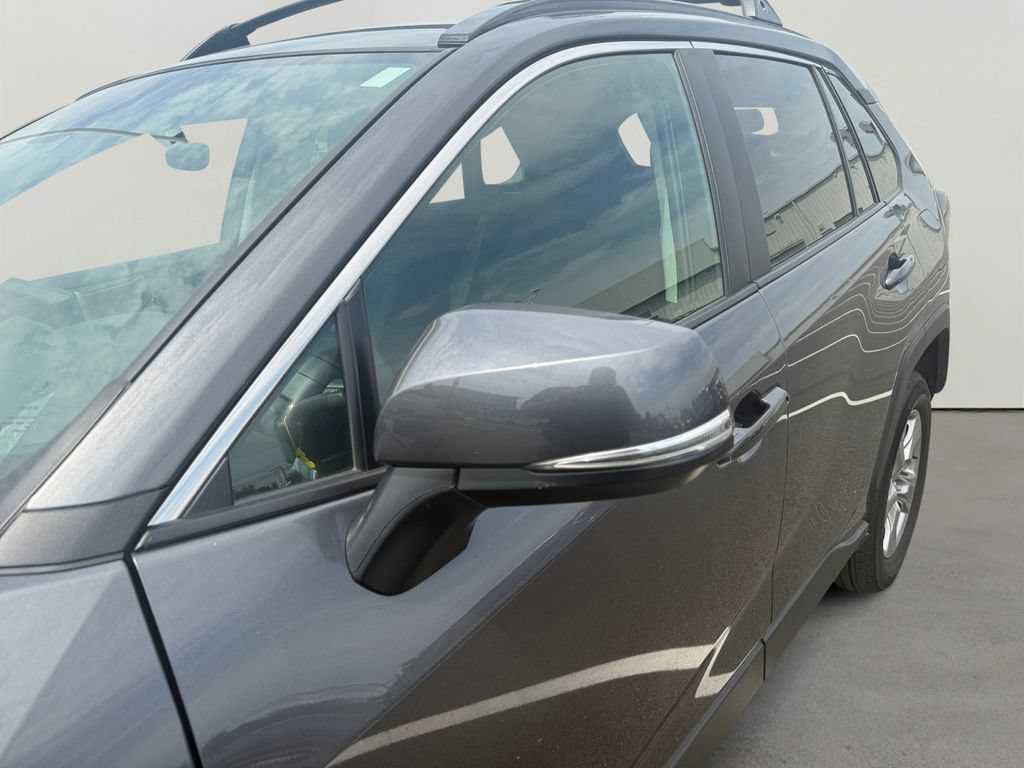 Used 2025 Toyota RAV4 XLE AWD/4WD image 10