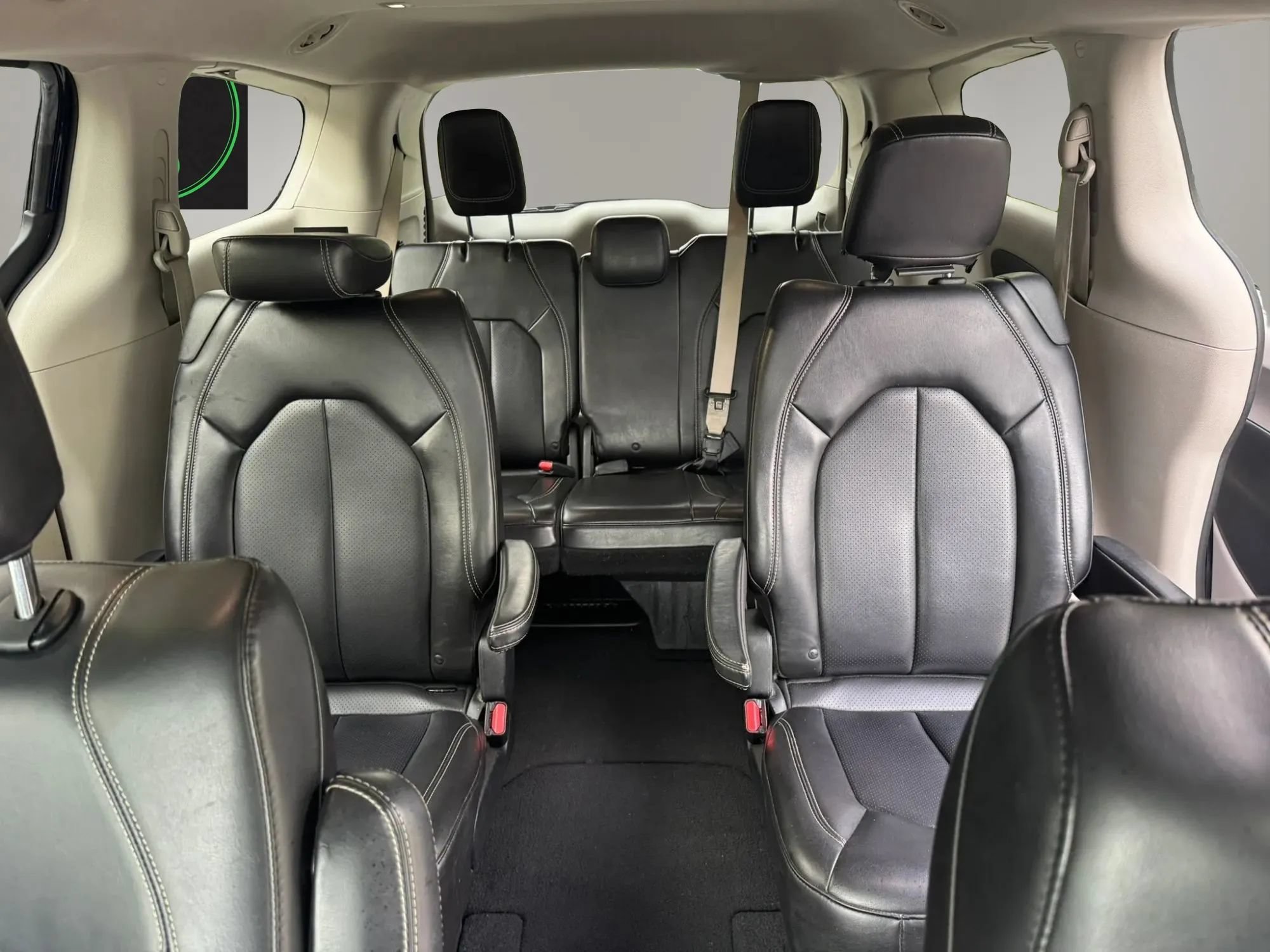 Used 2020 Chrysler Voyager Lxi FWD image 19