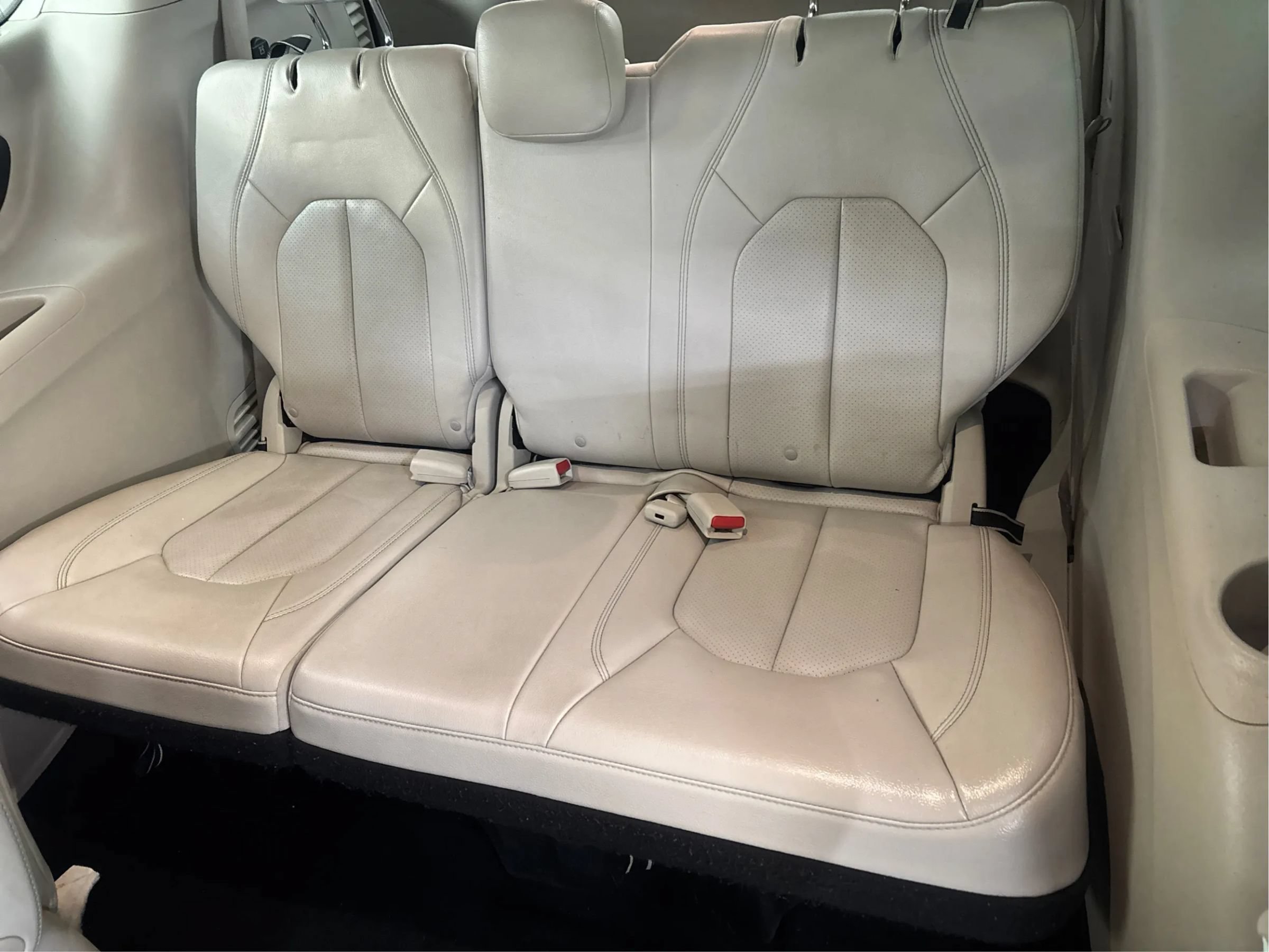 Used 2020 Chrysler Pacifica Touring-L FWD image 41