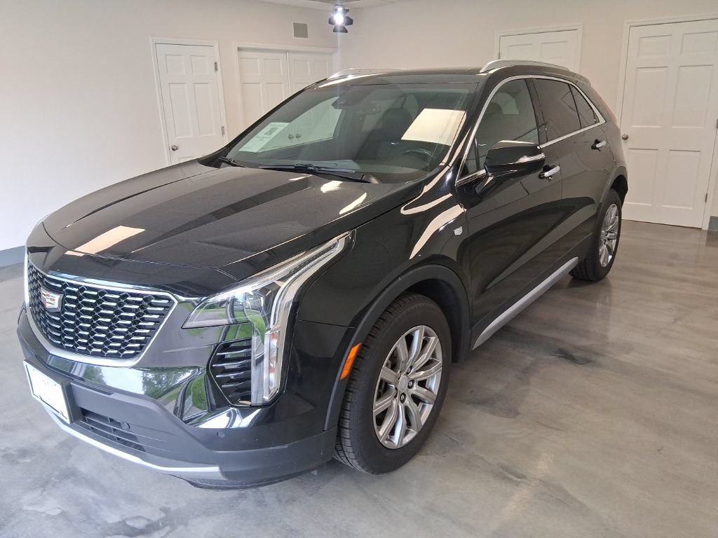 Used 2023 Cadillac XT4 Premium Luxury w/ Cold Weather Package AWD/4WD image 4