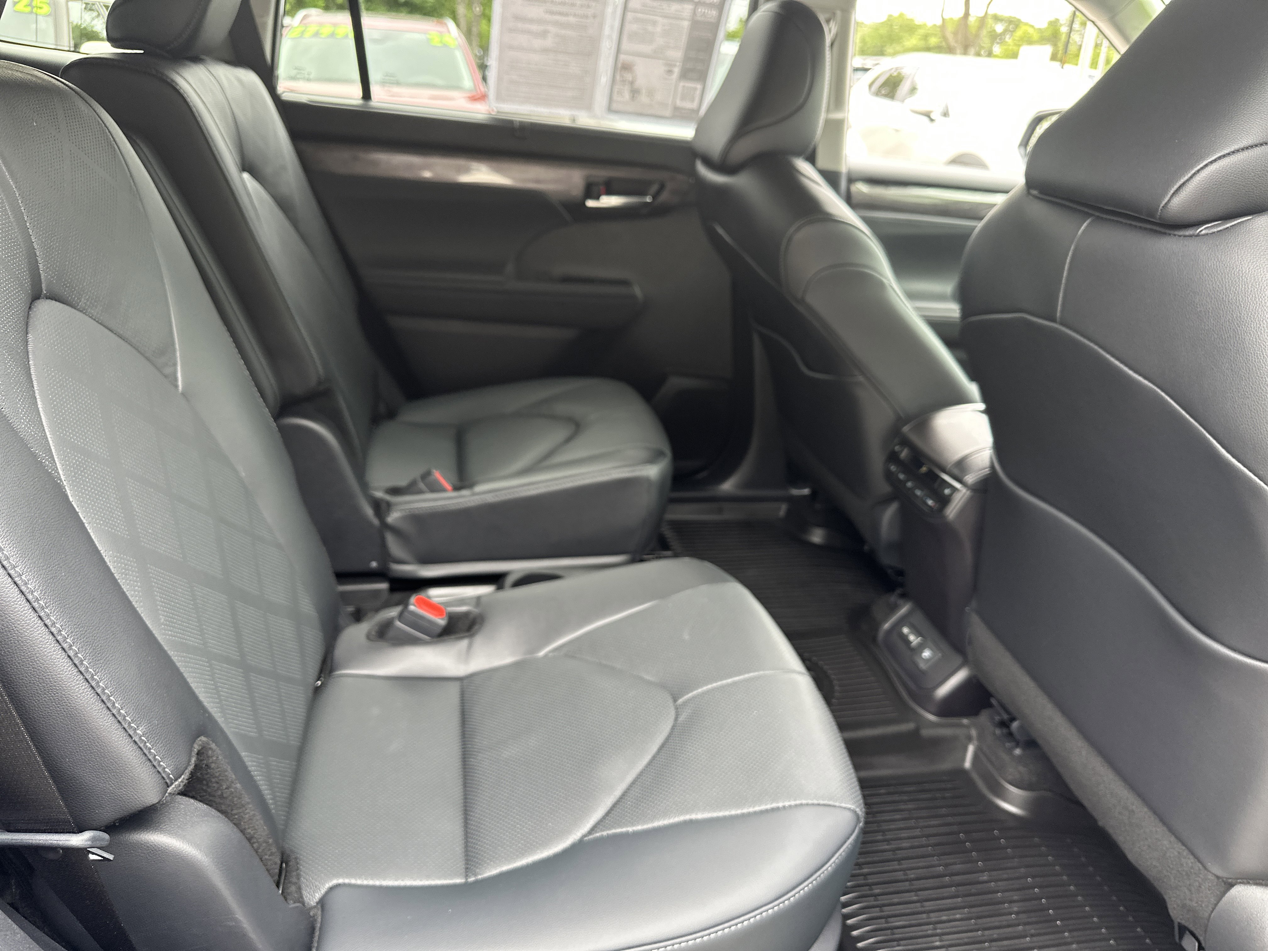 Used 2026 Toyota Highlander Platinum AWD/4WD image 14