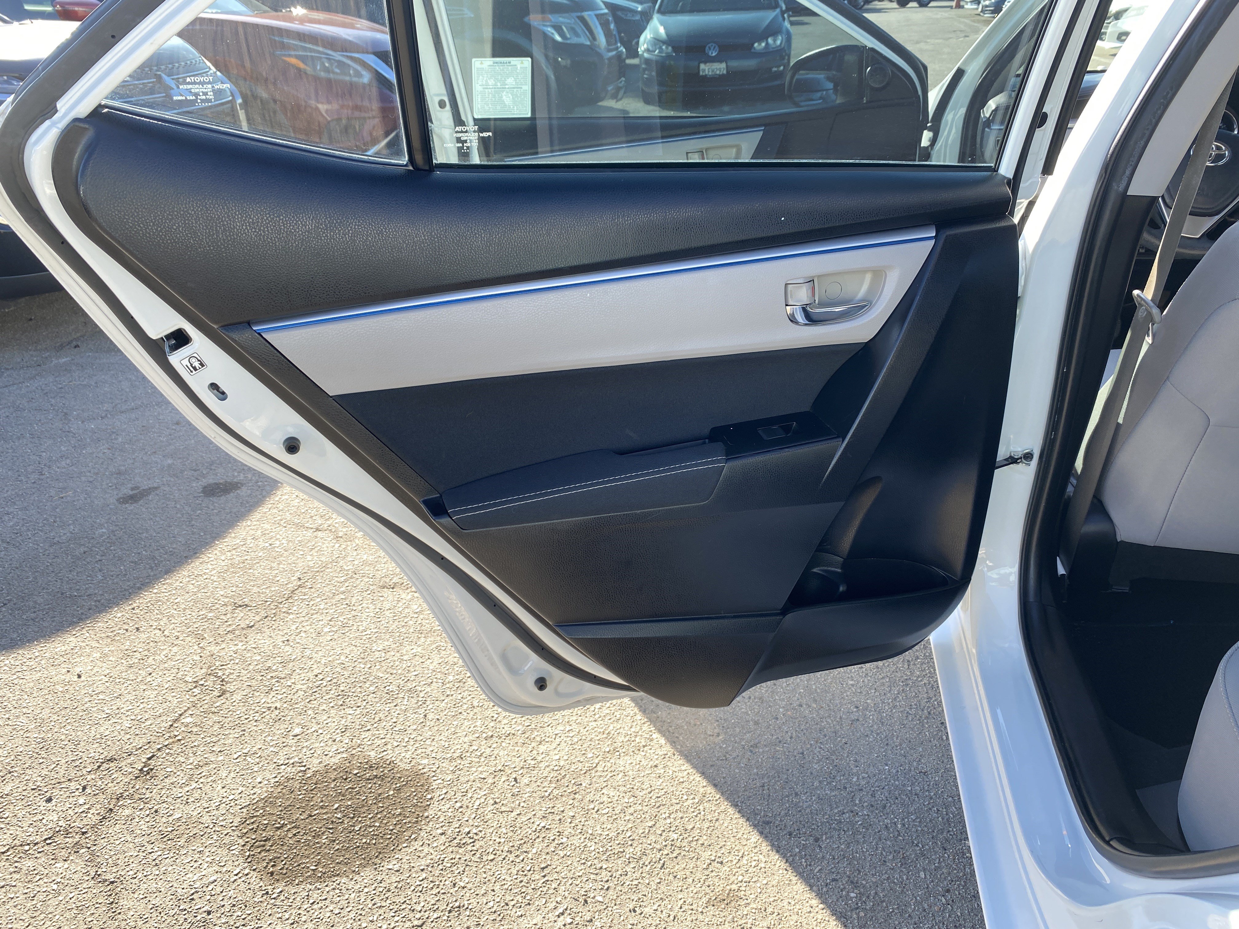 Used 2015 Toyota Corolla LE FWD image 17