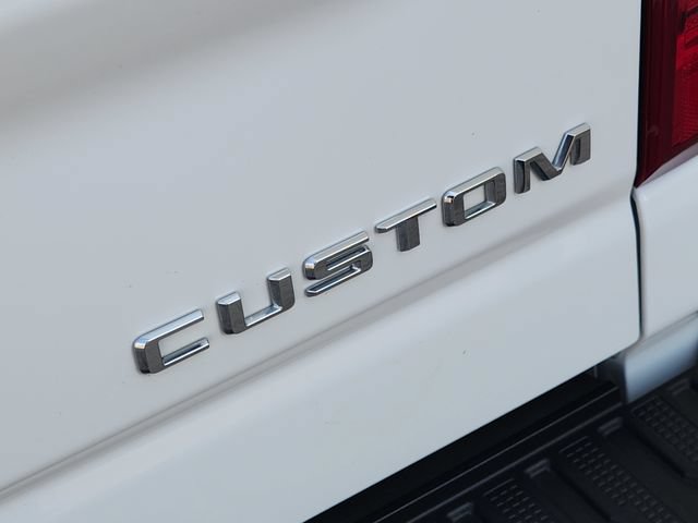 Used 2022 Chevrolet Silverado 2500 Custom w/ Custom Value Package AWD/4WD image 9