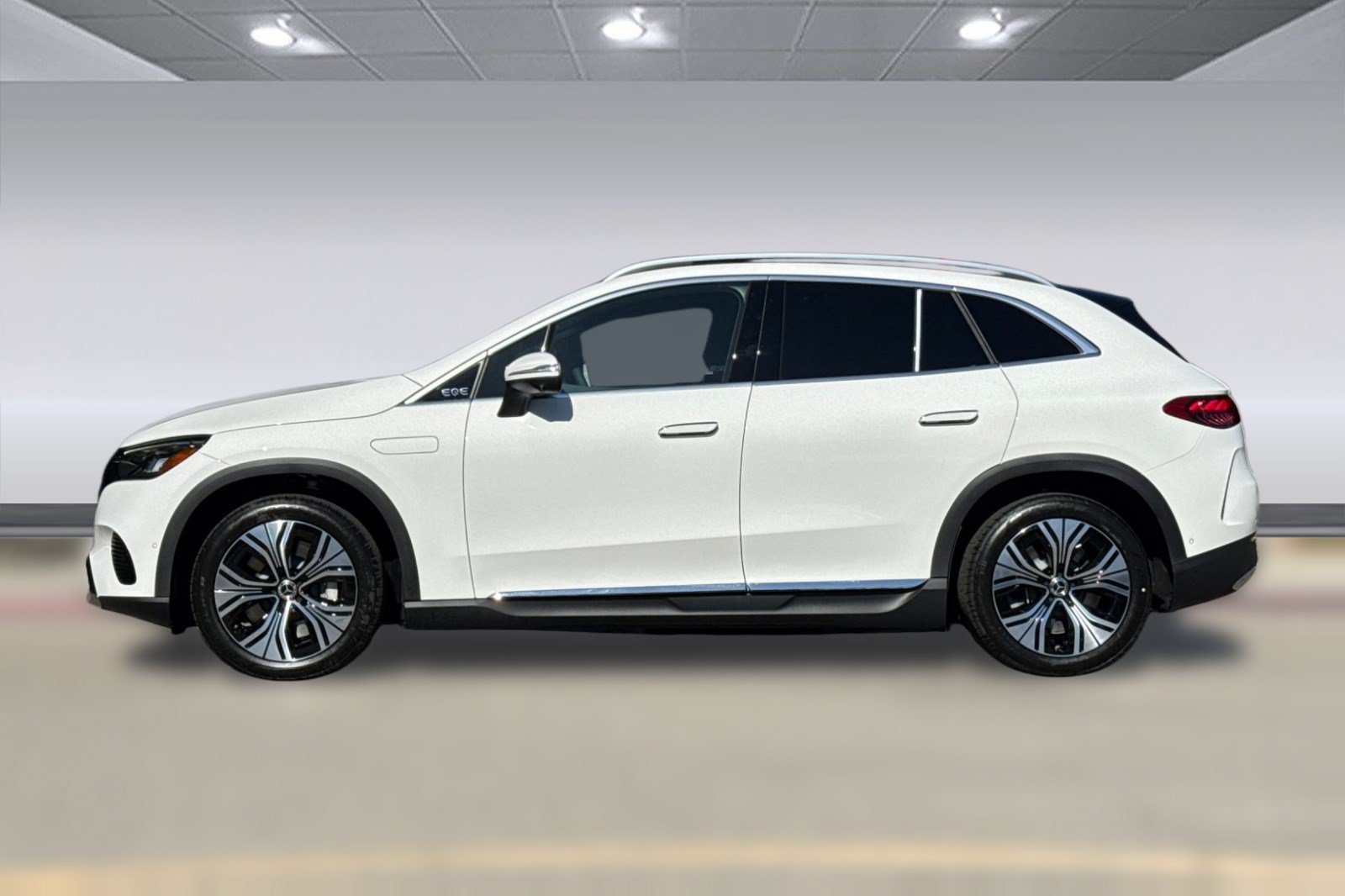 New 2027 Mercedes-Benz EQE 320 4MATIC SUV image 2