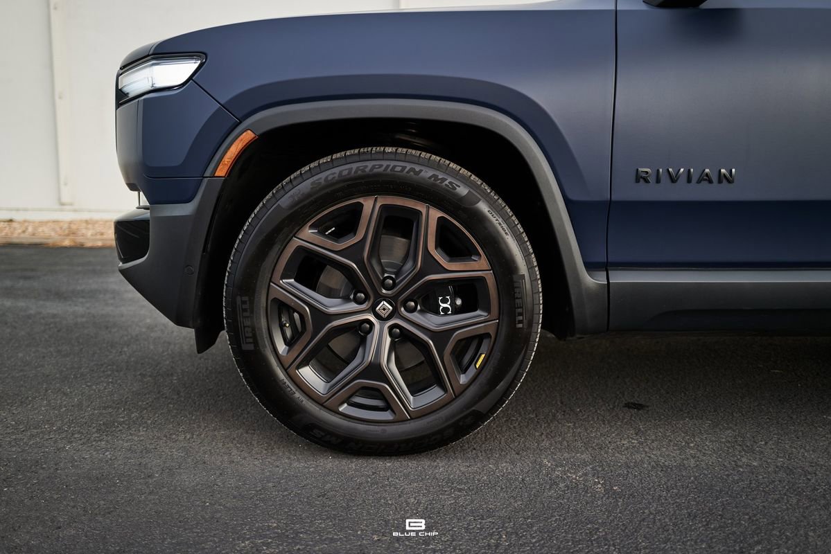 Used 2026 Rivian R1S Premium image 3