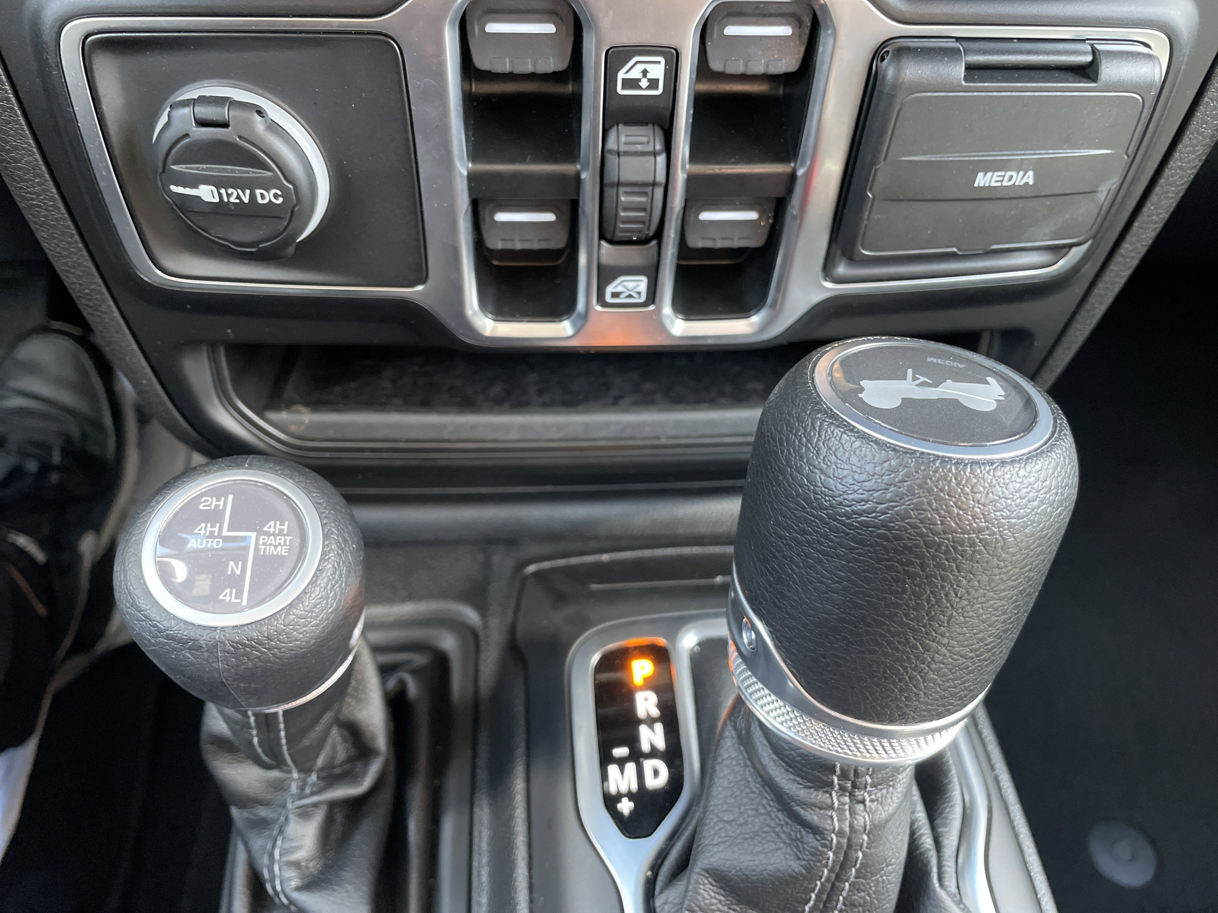 Used 2025 Jeep Wrangler Sahara image 44