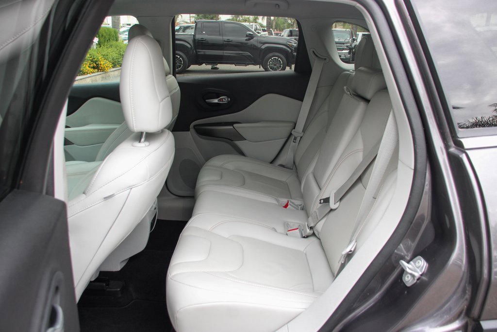 Used 2020 Jeep Cherokee Limited image 32