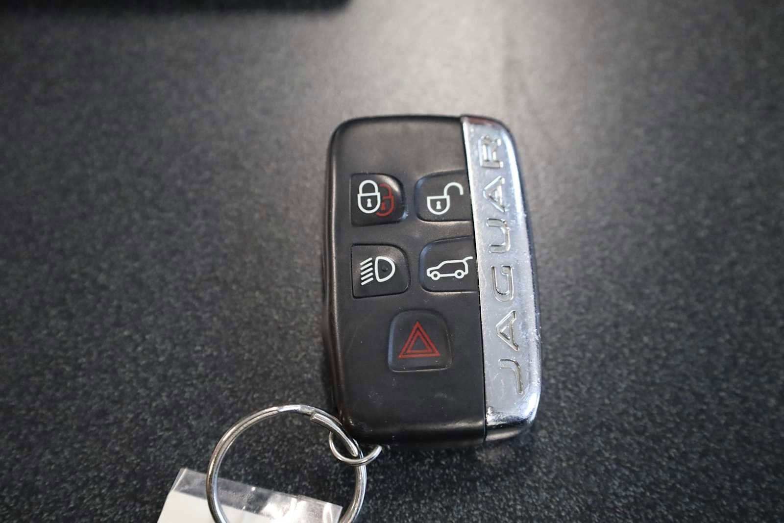 Used 2019 Jaguar F-PACE Premium image 40