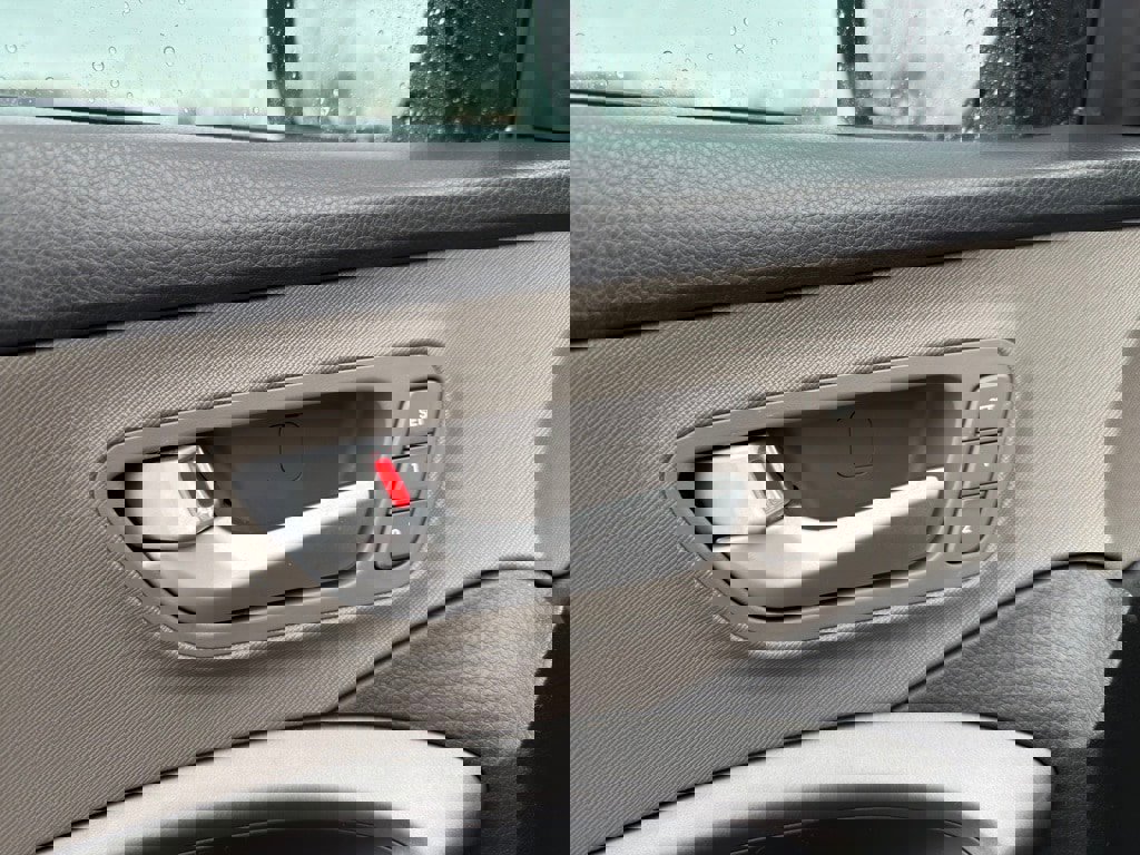 Used 2017 Hyundai Santa Fe Sport image 11