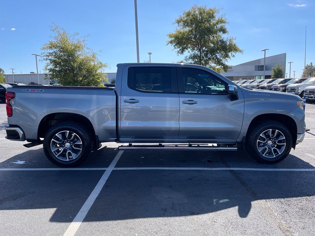 Used 2025 Chevrolet Silverado 1500 LT AWD/4WD image 8