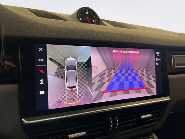 Used 2022 Porsche Cayenne Platinum Edition image 29