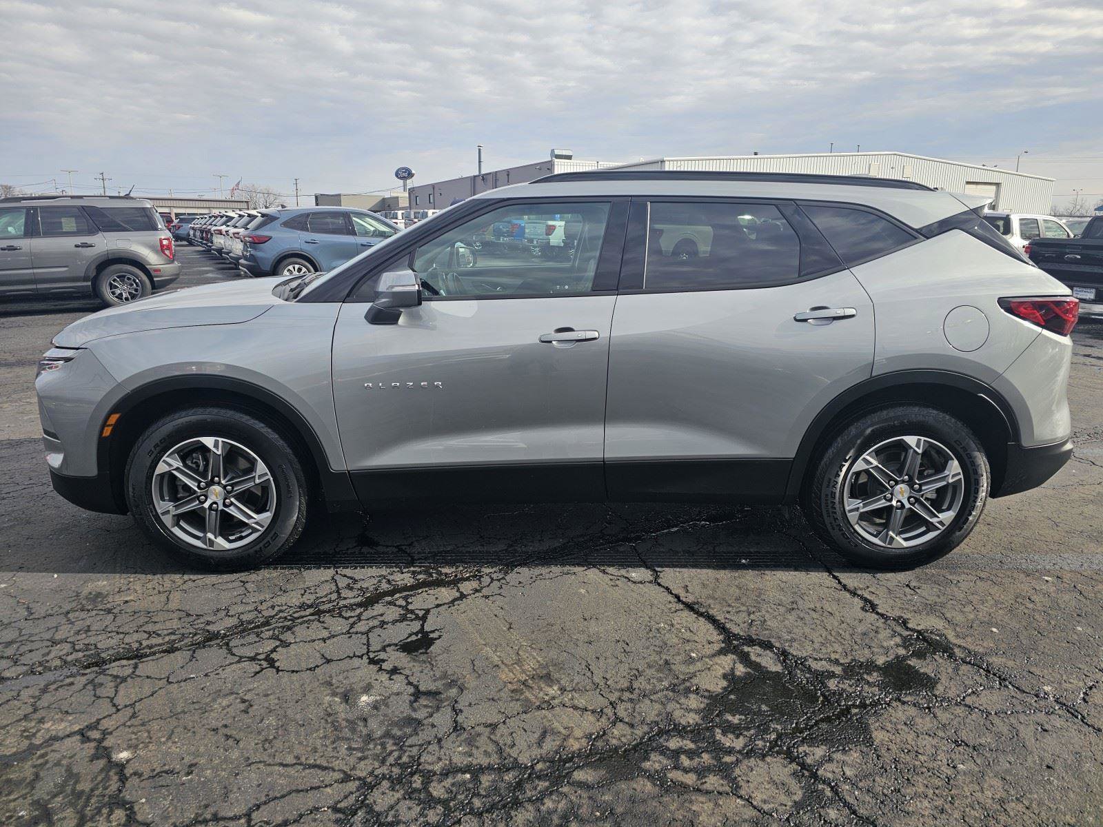 Used 2024 Chevrolet Blazer LT image 2