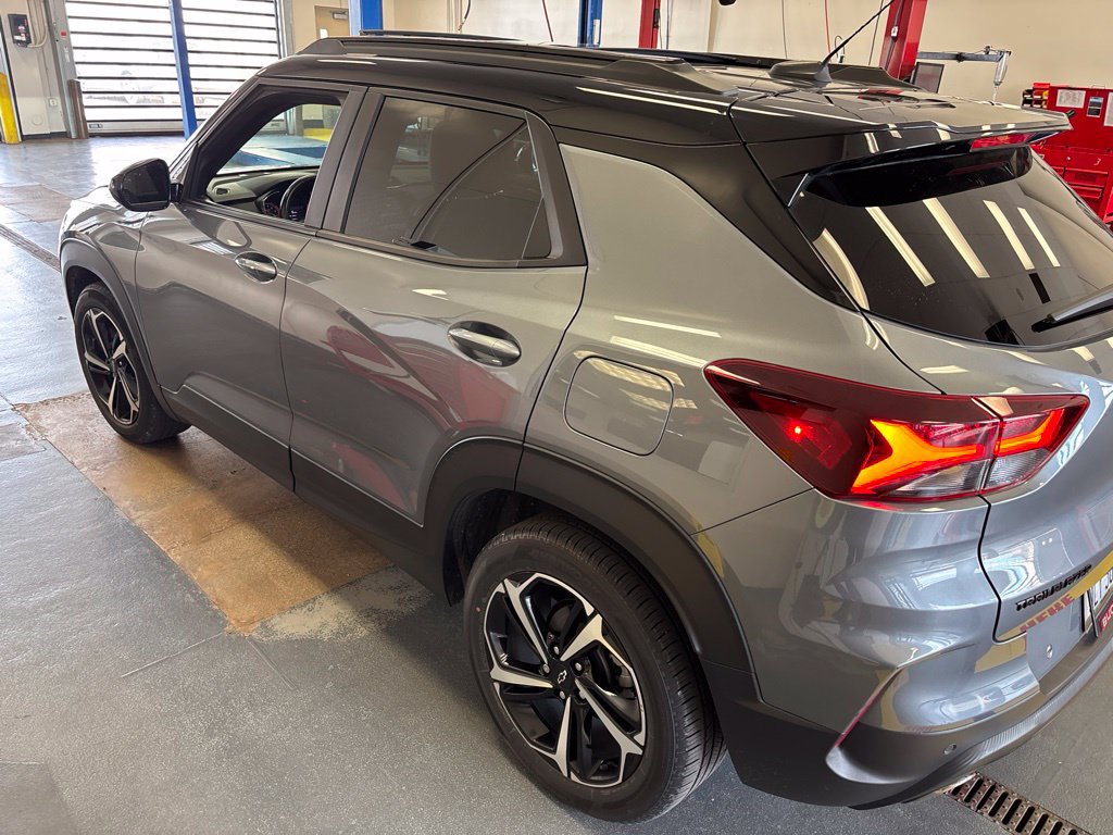 Used 2021 Chevrolet TrailBlazer RS w/ Sun and Liftgate Package FWD image 8