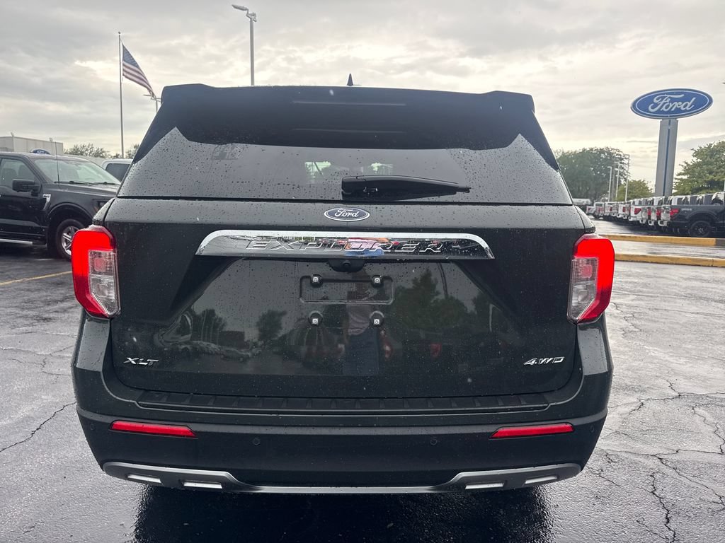 Used 2024 Ford Explorer XLT w/ Equipment Group 202A AWD/4WD image 8