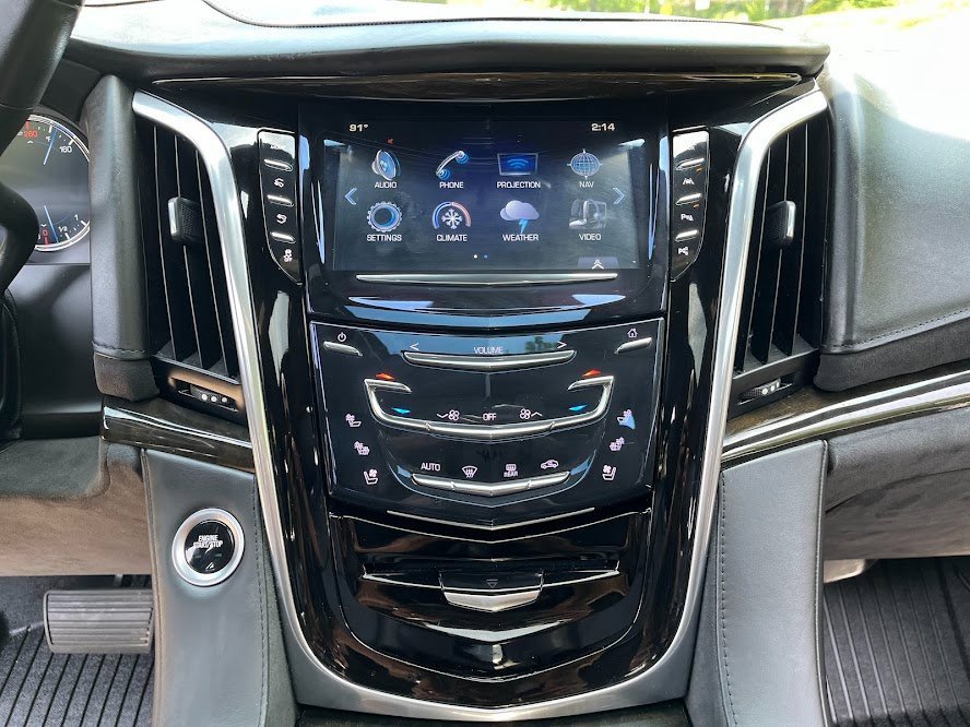 Used 2019 Cadillac Escalade Platinum image 18