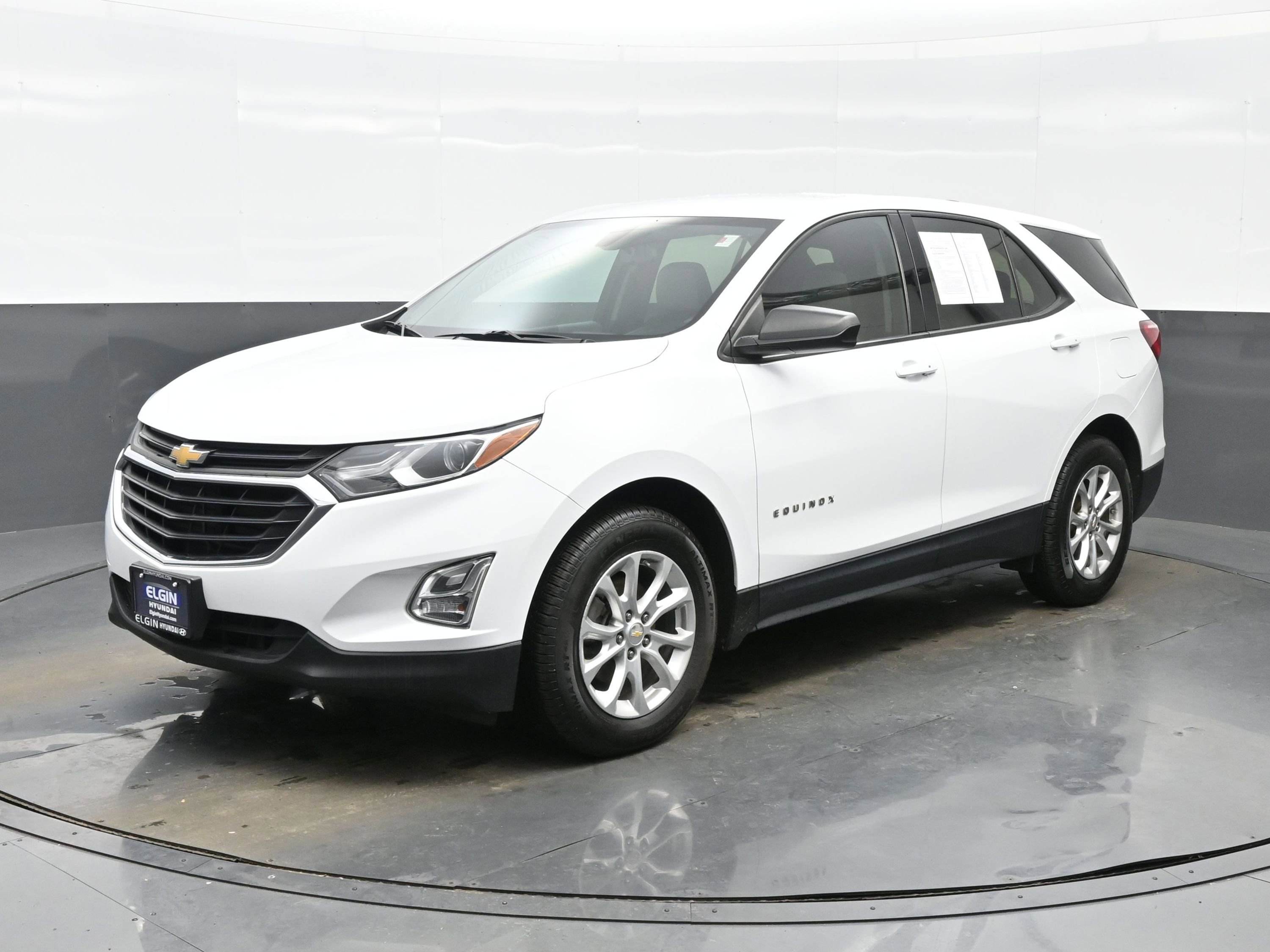 Used 2019 Chevrolet Equinox LS image 2
