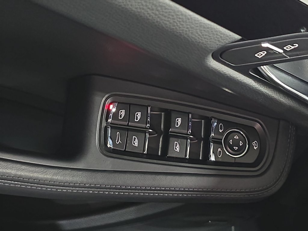 Certified 2026 Porsche Macan S AWD/4WD image 21