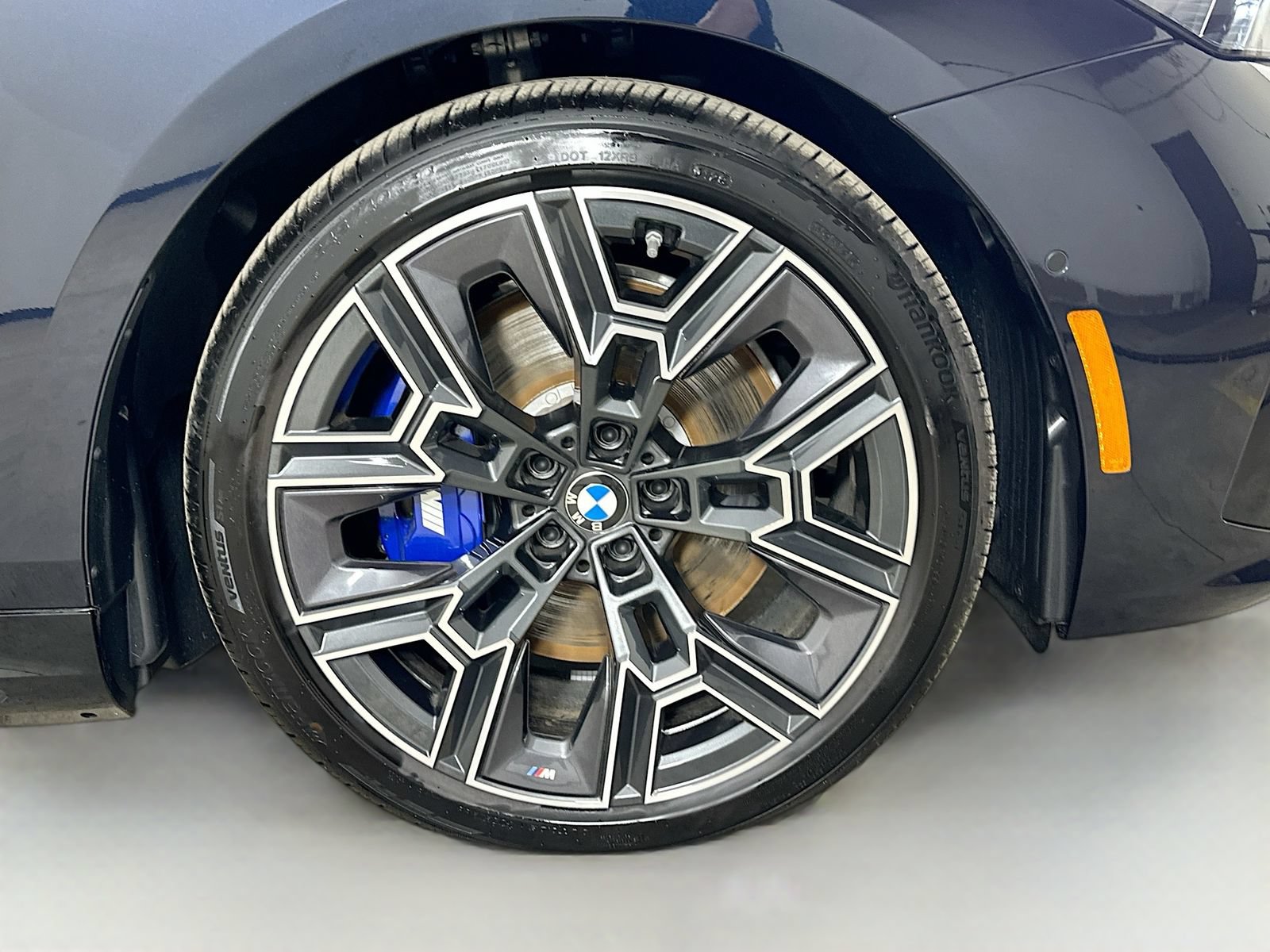 New 2026 BMW i5 eDrive40 w/ M Sport Package AWD/4WD image 10