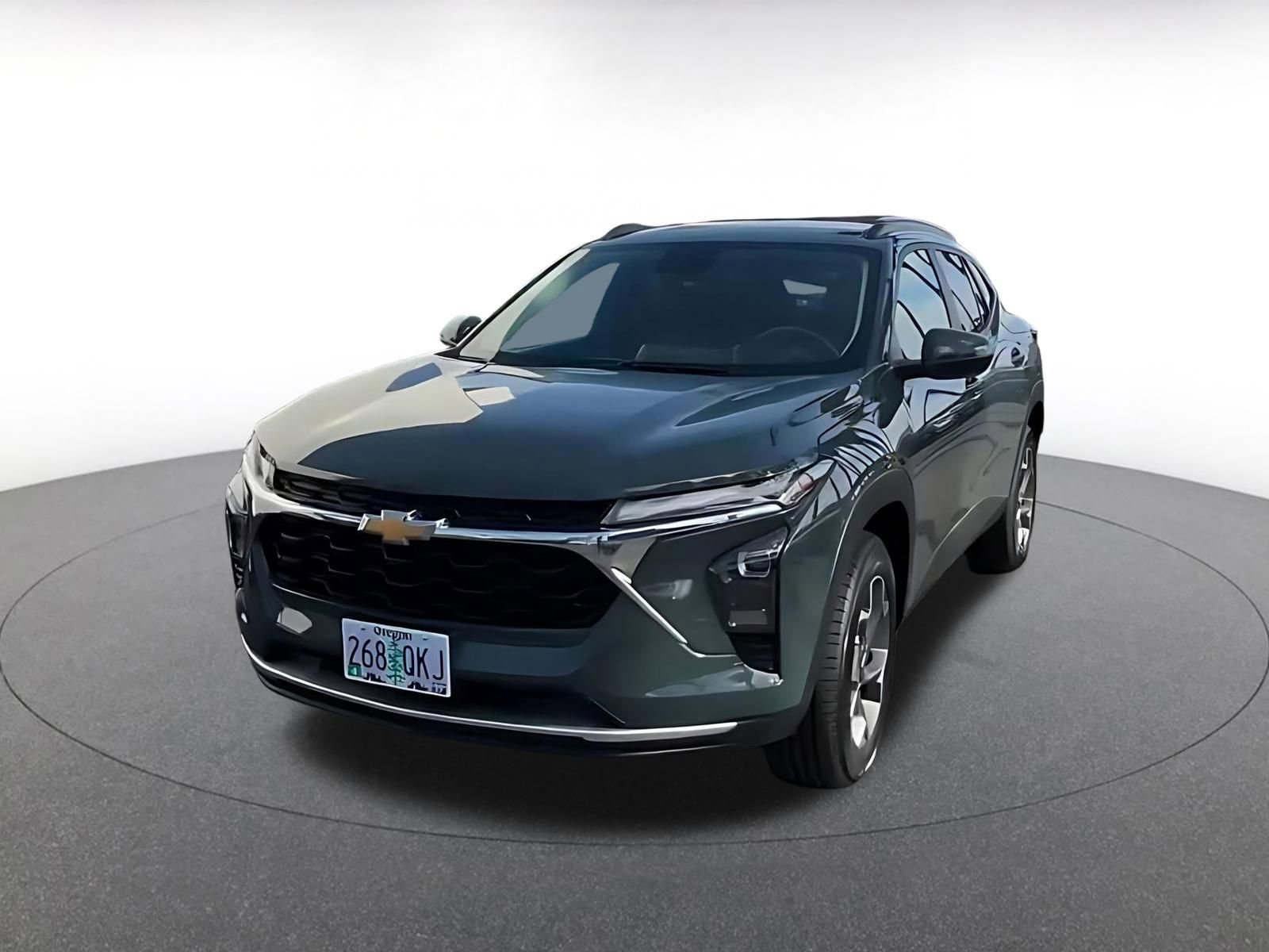 Used 2025 Chevrolet Trax LT FWD image 7