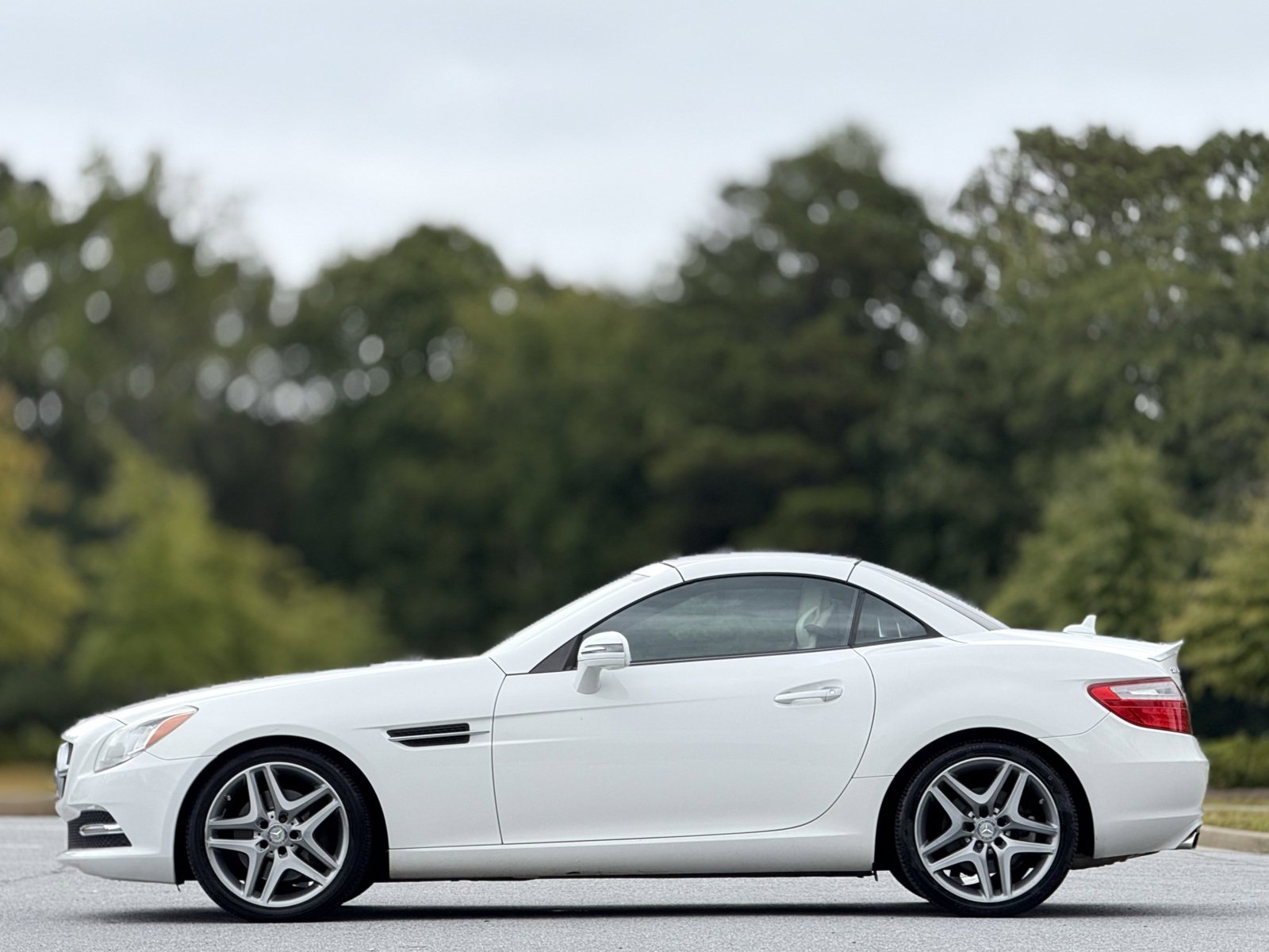 Used 2016 Mercedes-Benz SLK 300 image 8