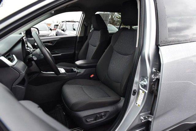 Used 2025 Toyota RAV4 XLE image 19