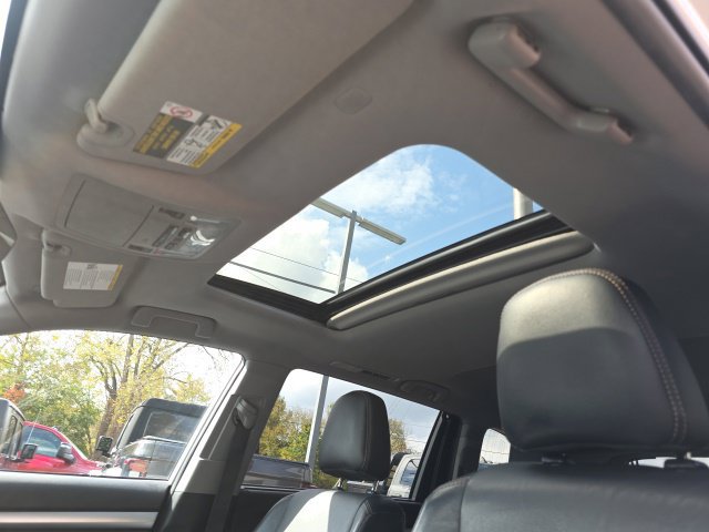 Used 2019 Toyota Highlander XLE AWD/4WD image 4