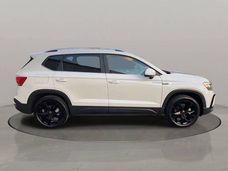 Used 2022 Volkswagen Taos SE w/ Panoramic Sunroof Package AWD/4WD image 7