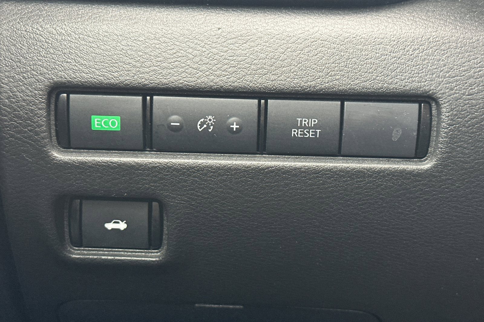 Used 2024 Nissan Sentra SV image 41