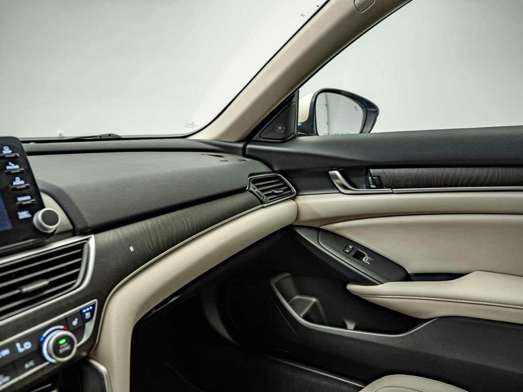 Used 2018 Honda Accord Touring image 28