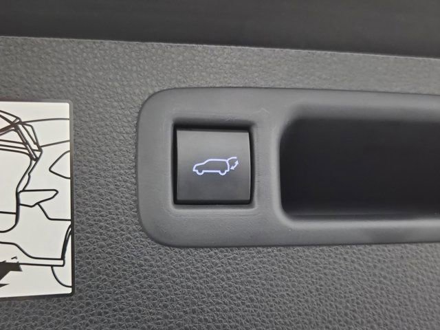 Used 2021 Toyota Highlander Platinum FWD image 10