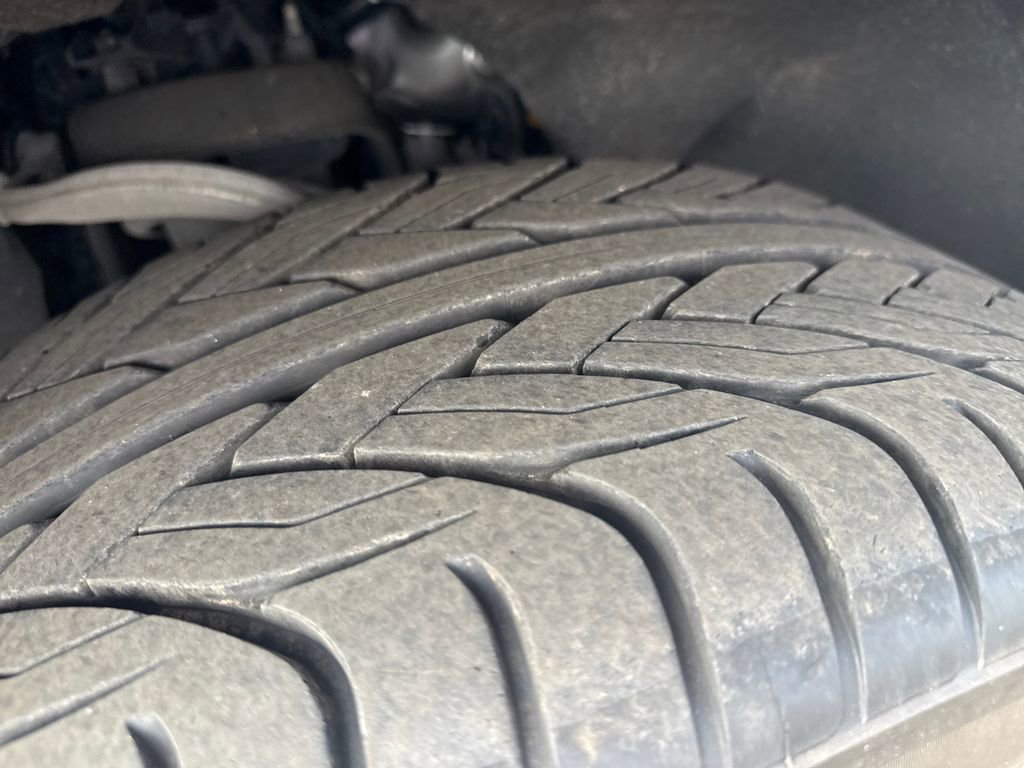 Used 2022 GMC Yukon XL SLE image 31