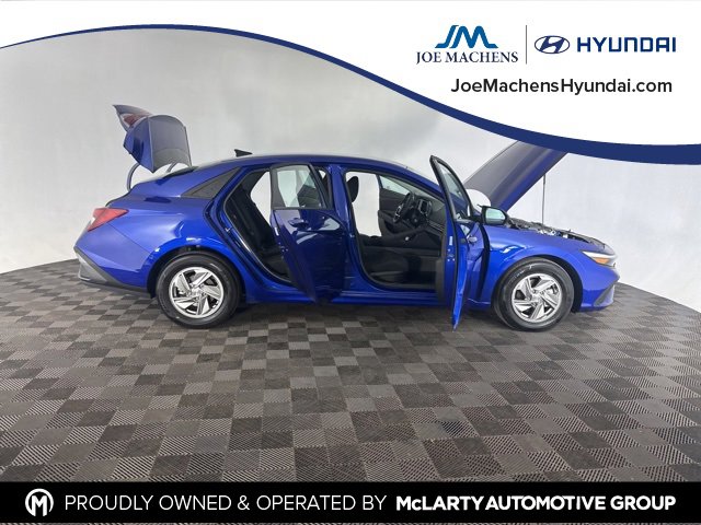 Used 2025 Hyundai Elantra SE image 16