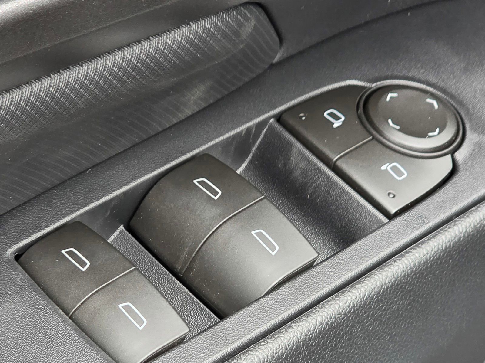 New 2026 Chevrolet Equinox EV LT w/ LPO, Blackout Package image 20