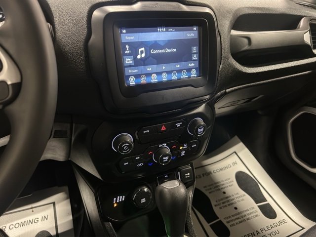 Used 2018 Jeep Renegade Latitude image 15