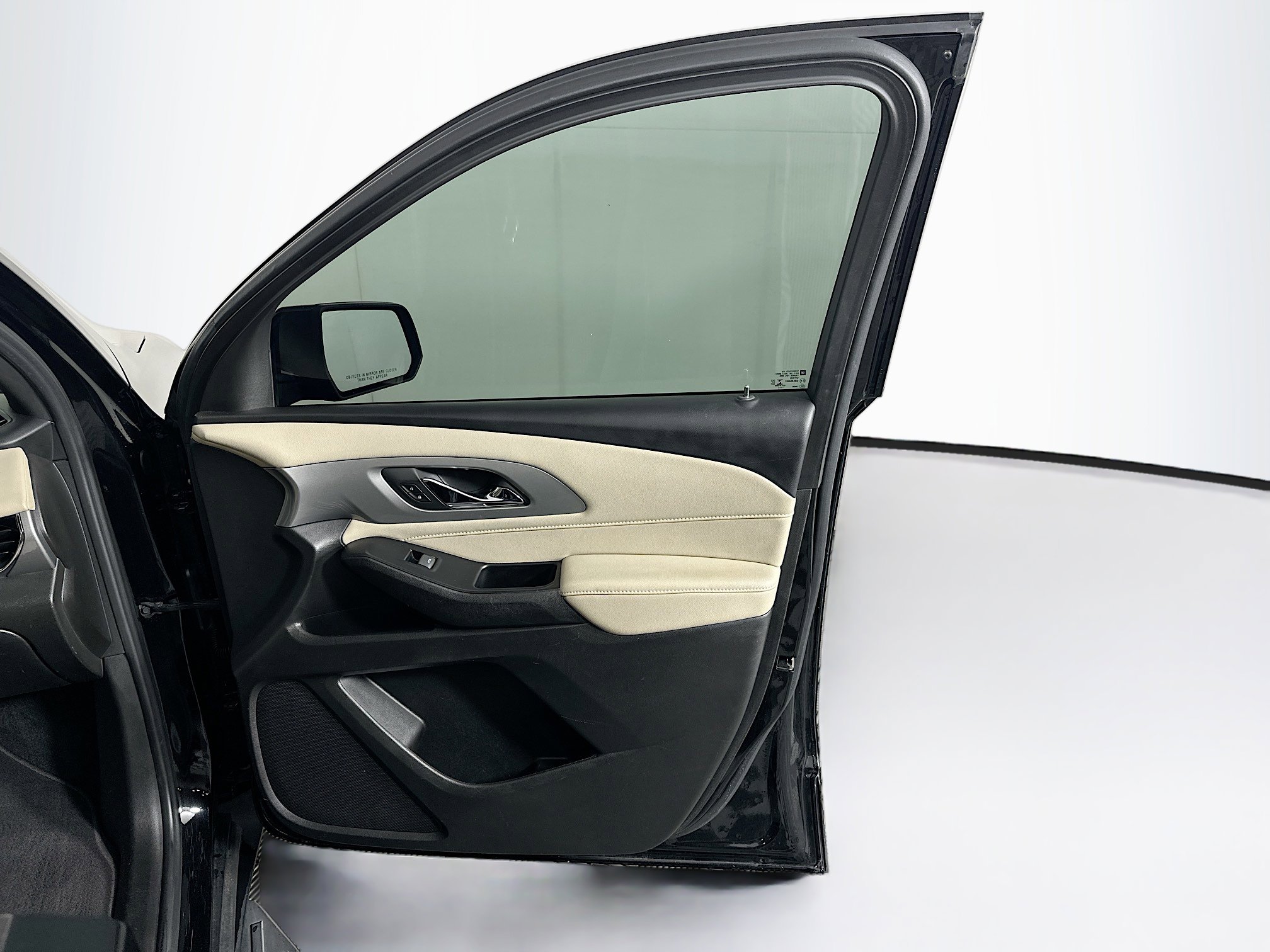 Used 2022 Chevrolet Traverse LS w/ Midnight/Sport Edition FWD image 32