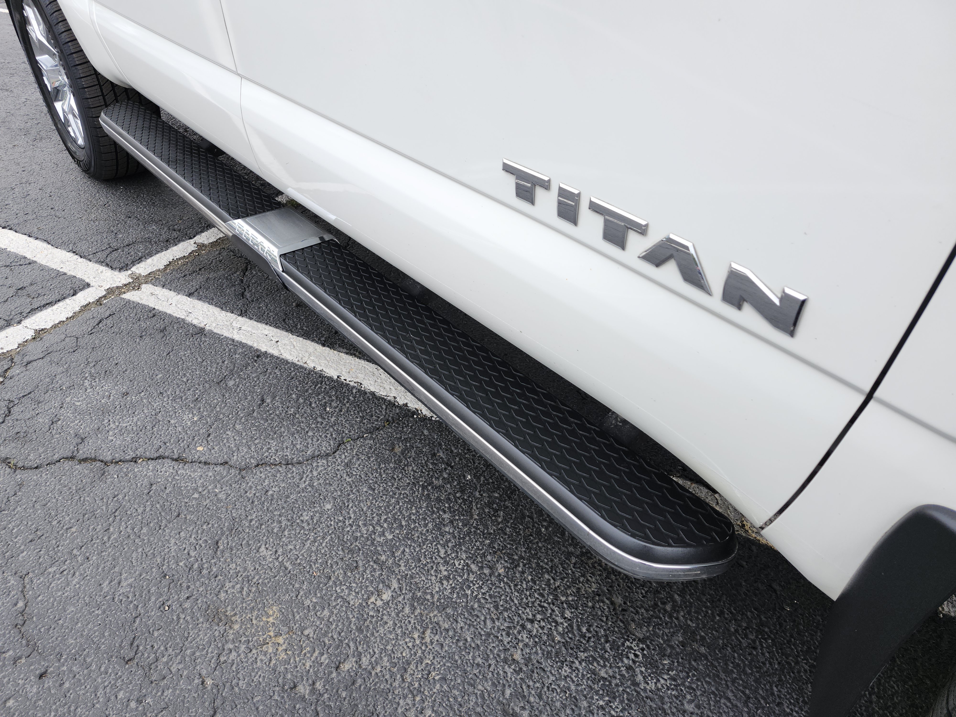 Used 2021 Nissan Titan SL w/ Moonroof Package AWD/4WD image 16