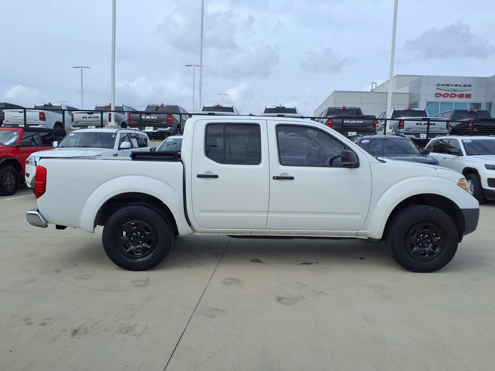 Used 2015 Nissan Frontier S RWD image 5