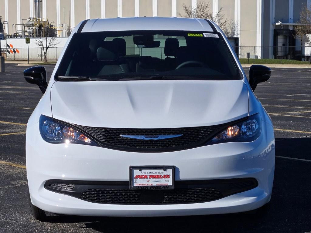 New 2026 Chrysler Voyager LX image 2