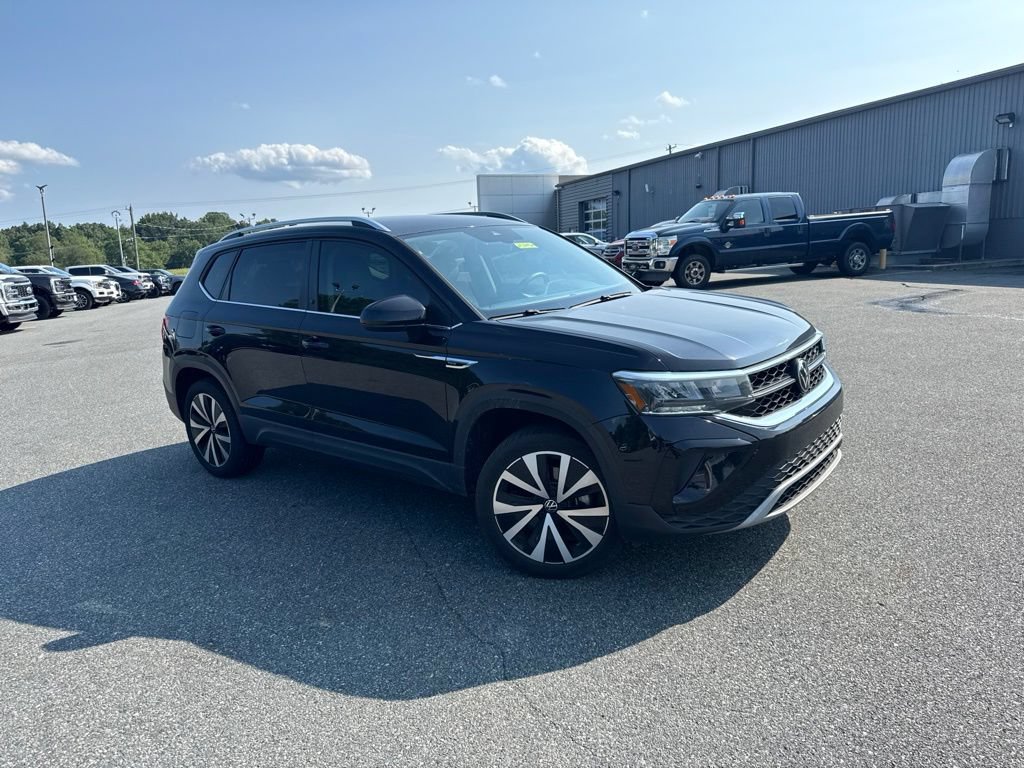 Used 2024 Volkswagen Taos SE FWD image 1