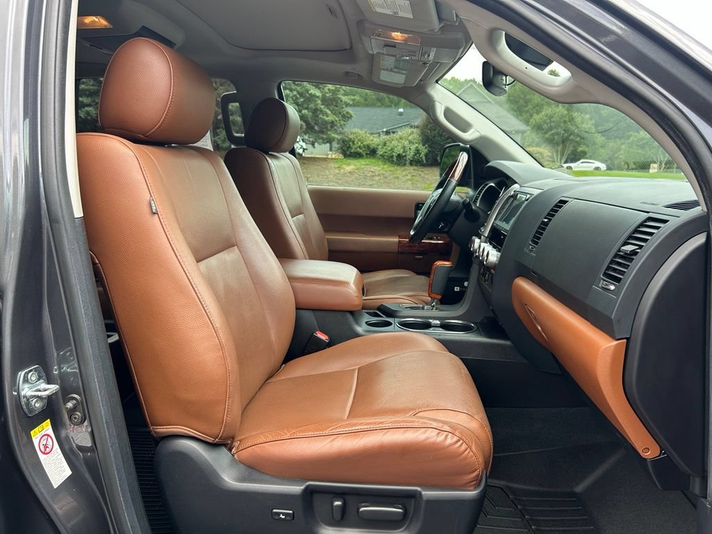 Used 2022 Toyota Sequoia Platinum AWD/4WD image 54