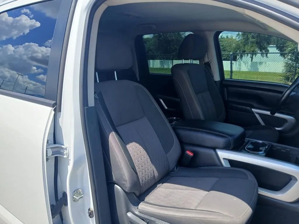 Used 2022 Nissan Titan SV w/ SV Convenience Package image 29