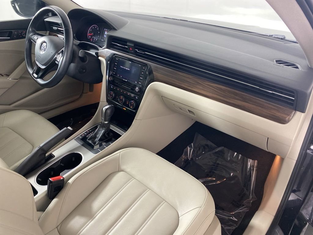 Used 2020 Volkswagen Passat 2.0T SEL image 33