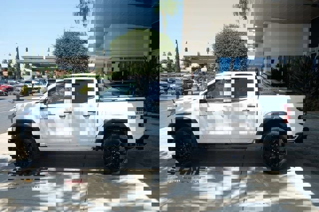 New 2025 Chevrolet Colorado Trail Boss w/ Midnight Edition image 5