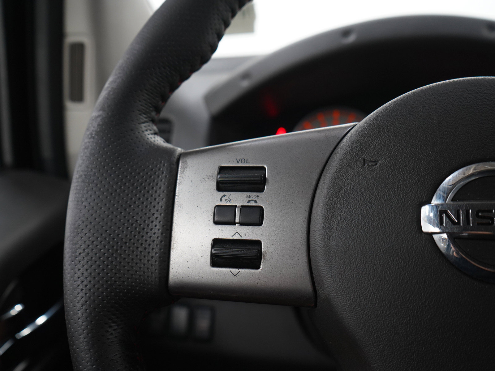 Used 2012 Nissan Frontier PRO-4X AWD/4WD image 25